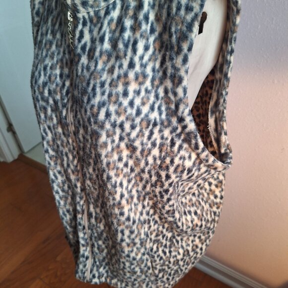 Tudor Court animal print vest - Picture 5 of 16